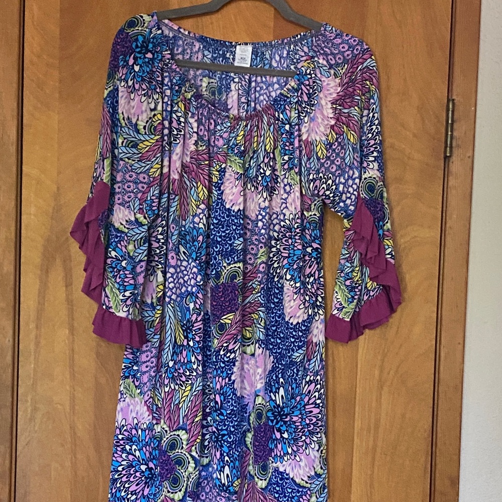 Gorgeous Purple hues and like new condition. 3X
